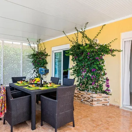 Willa Tropical Ocean View Jacuzzi