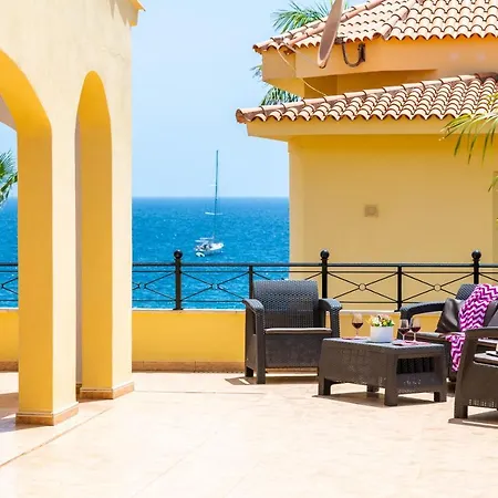 Tropical Ocean View Jacuzzi Villa *