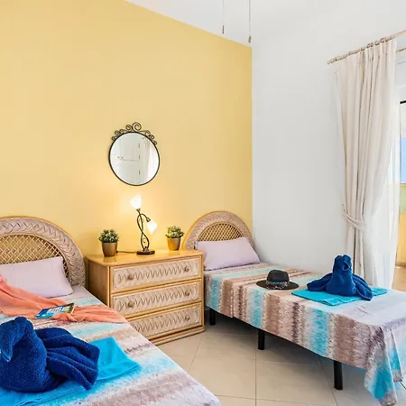 Tropical Ocean View Jacuzzi Los Cristianos (Tenerife)