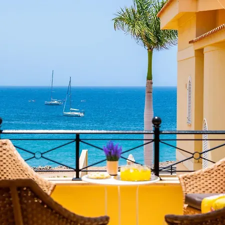 Tropical Ocean View Jacuzzi
