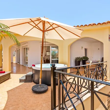 Tropical Ocean View Jacuzzi Los Cristianos (Tenerife)
