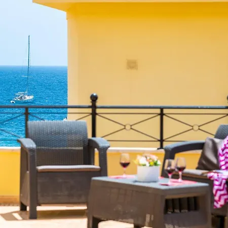 Tropical Ocean View Jacuzzi Villa *
